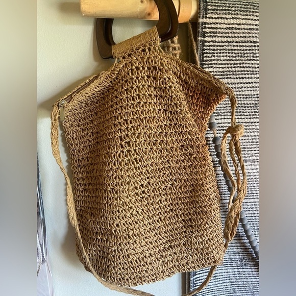 Vintage Handbags - Vintage 100% Paper Tote With Wooden Handles